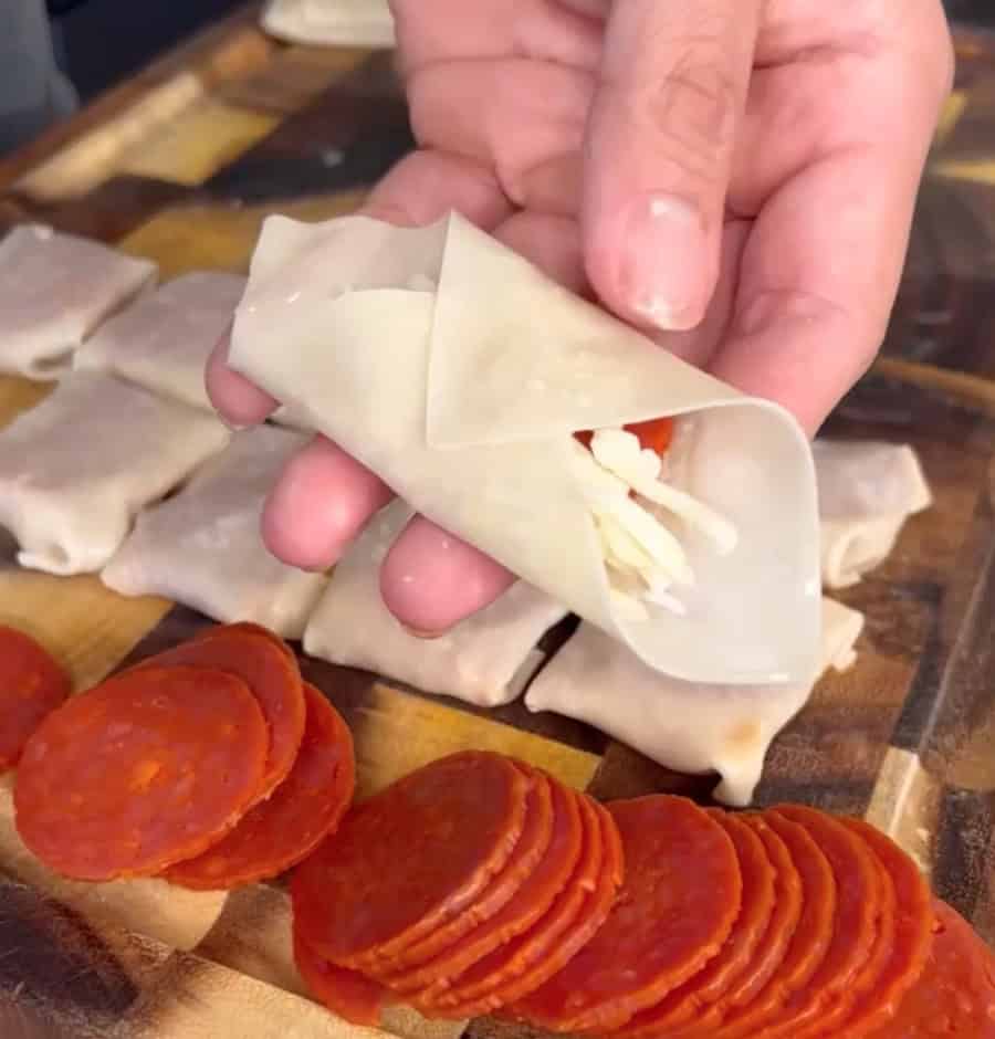 step 3 pizza rolls fold wonton